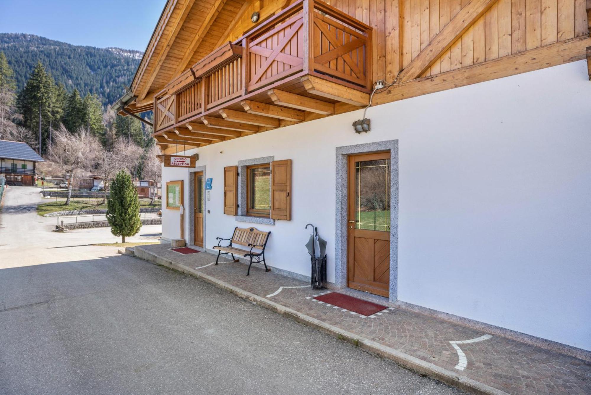 Villa Chalet Camping Fae 3 à Madonna Extérieur photo